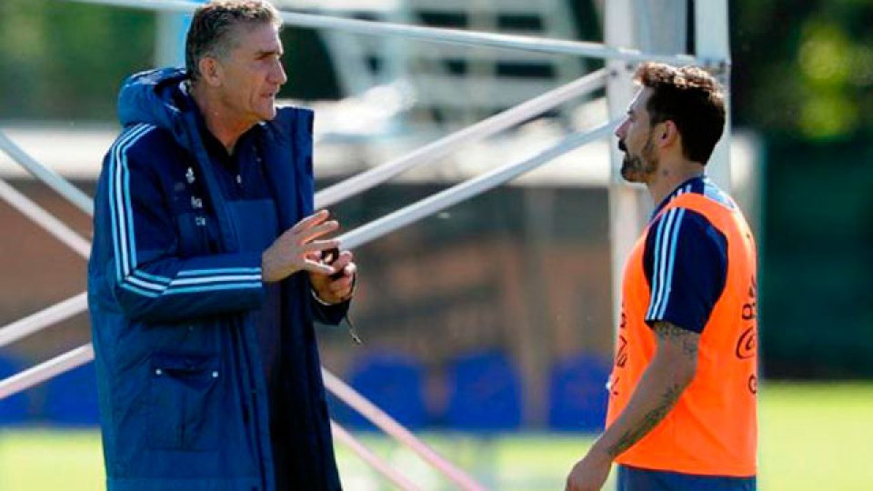 Bauza lleva al banco a Lavezzi.