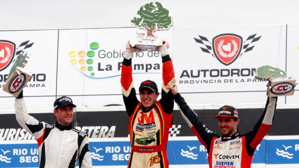 Mariano Werner superó a Rossi, se aguantó todo, se defendió y se llevó la final.