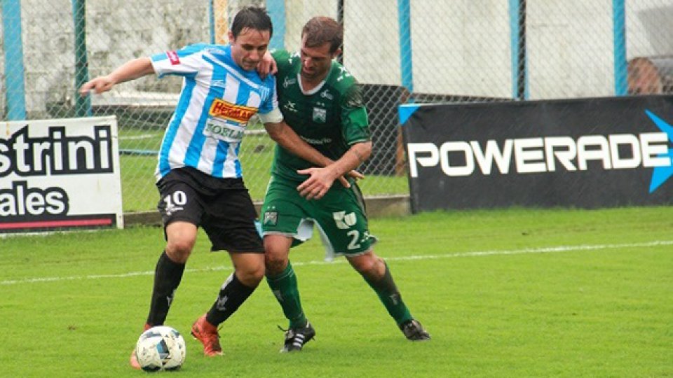 Juventud no pudo vencer al líder en su estadio.