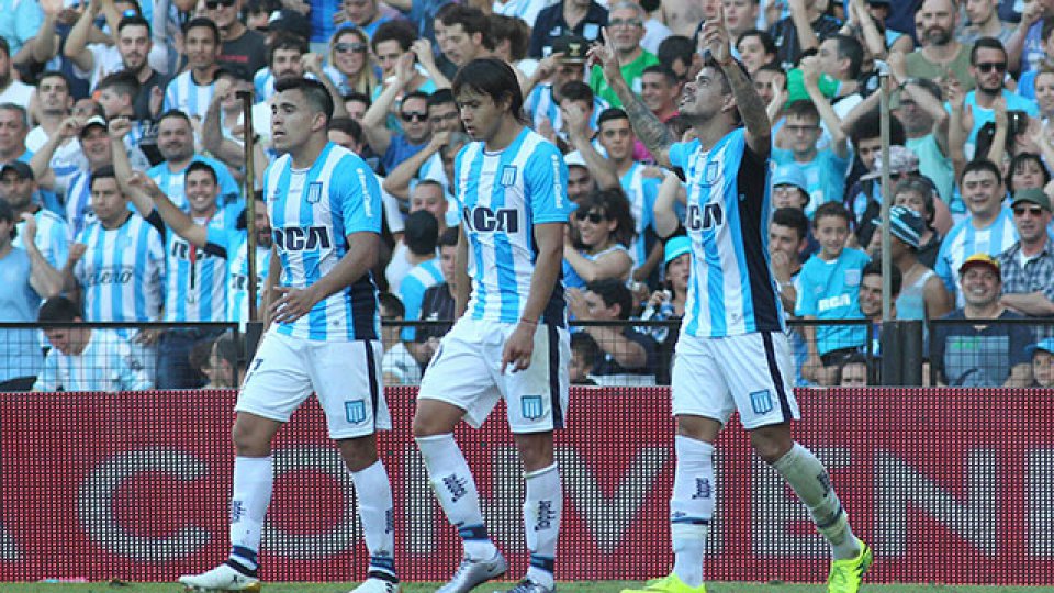 Gustavo Bou marcó los dos goles de la victoria de Racing.