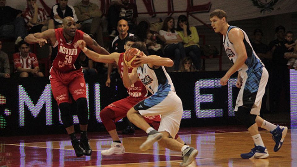 El AEC perdió con la Gloria cordobesa por 86 a 74.
