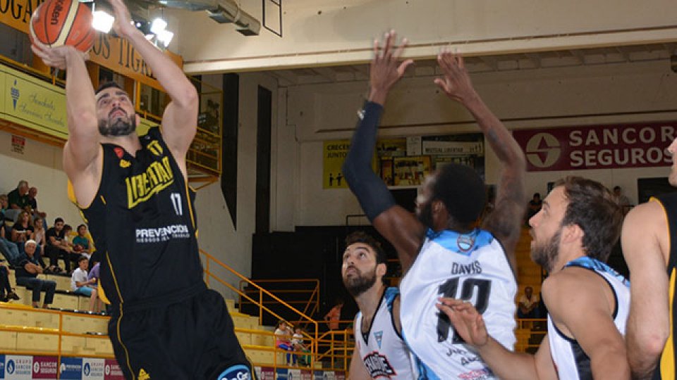 El AEC perdió ante Libertad en Sunchales.