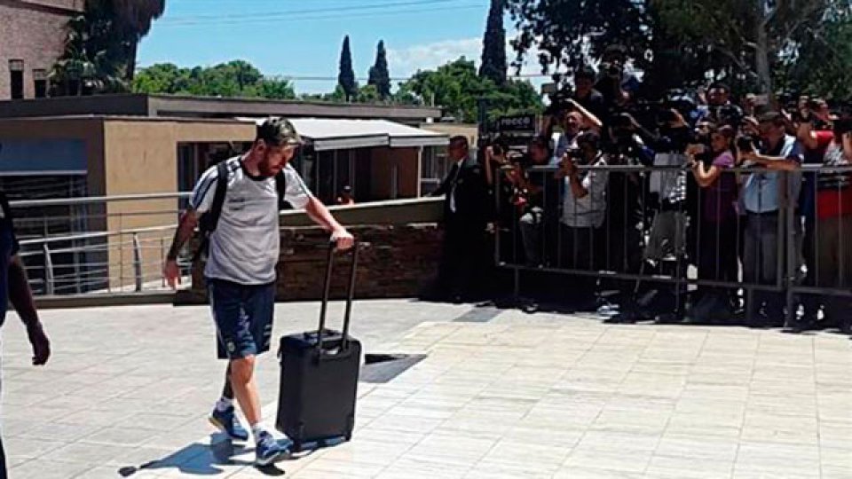 Messi, en su llegada a San Juan con la selección, este mediodía.