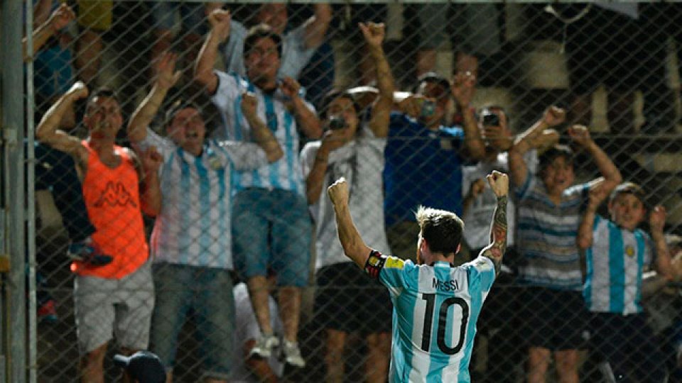 Argentina goleó con un Messi perfecto.