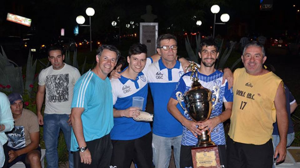 Viale FBC campeón en Paraná Campaña. (Foto: Informe Zonal).