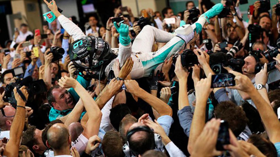 Nico Rosberg se consagr&oacute; por primera vez campe&oacute;n de la F&oacute;rmula 1.