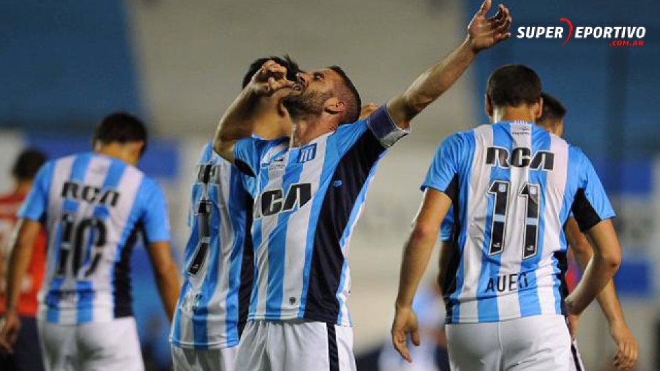 Licha sacó un sablazo inatajable para Campaña y puso en ventaja a Racing.