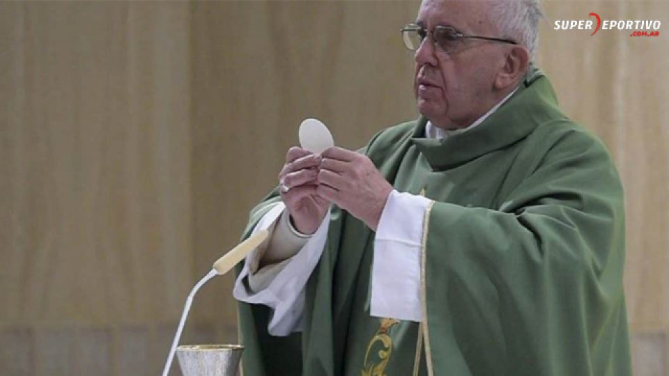 El Santo Padre acompaña el dolor de los familiares y reza por las victimas.