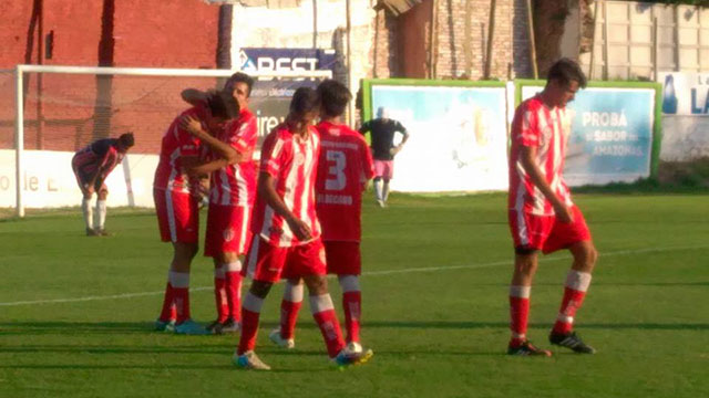 Atlético Paraná venció a Toritos y mantuvo la categoría. (Foto: Minuto a Minuto)