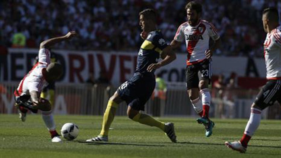 Boca se impuso en un Superclásico de resultado cambiante.