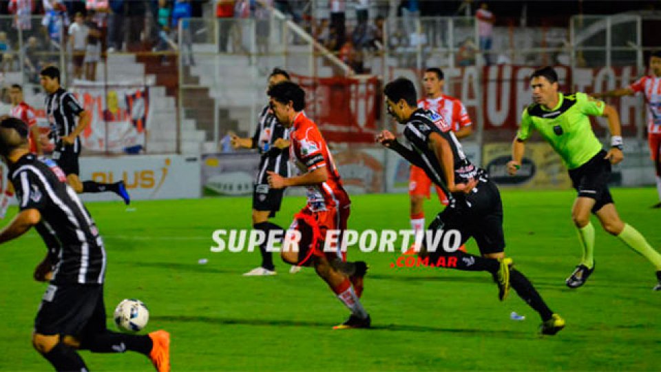 El Rojiblanco no supo mantener la ventaja y empató ante el Ferroviario.