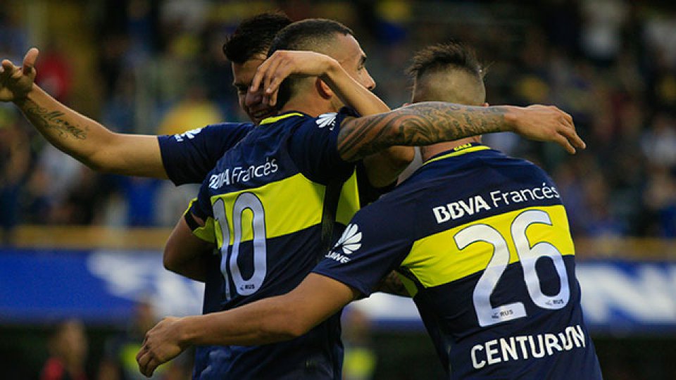 El Xeneize aplastó al Sabalero y es el líder absoluto del torneo.