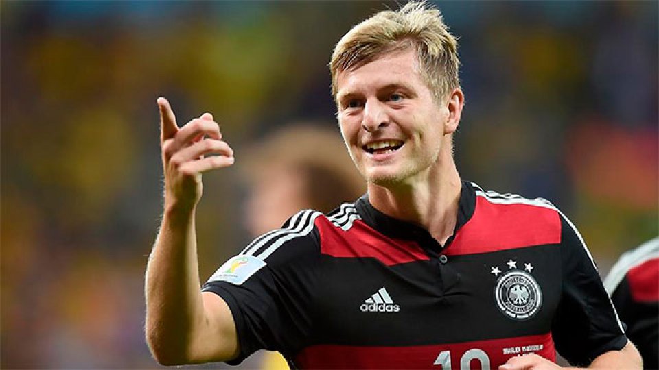 El particular saludo de Kroos recordando la Semi del Mundial 2014.