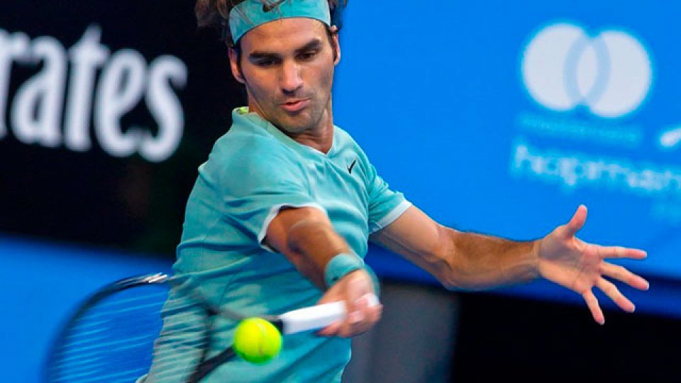 Roger Federer volvió a las canchas con un triunfo.