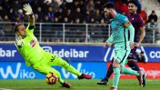 Barcelona goleó al Eibar y sigue dando pelea