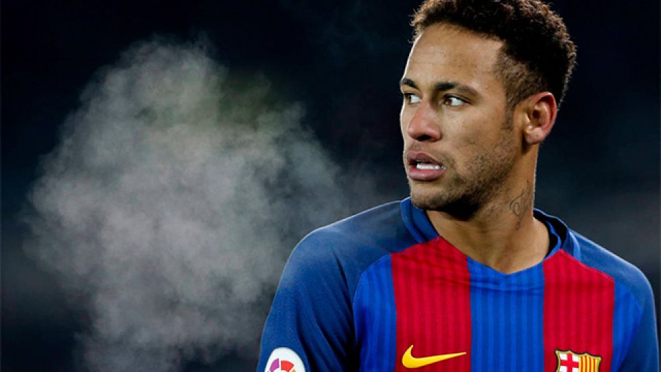 Los Parisiens apelan a su poderío económico para quedarse con Neymar.