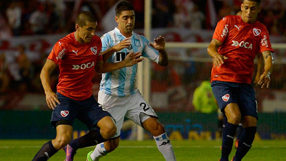 Racing e Independiente juegan por el torneo de verano.