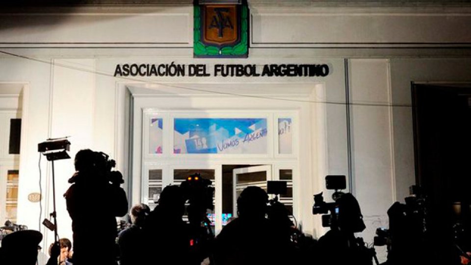 Jornada decisiva en AFA para definir la vuelta del fútbol argentino.