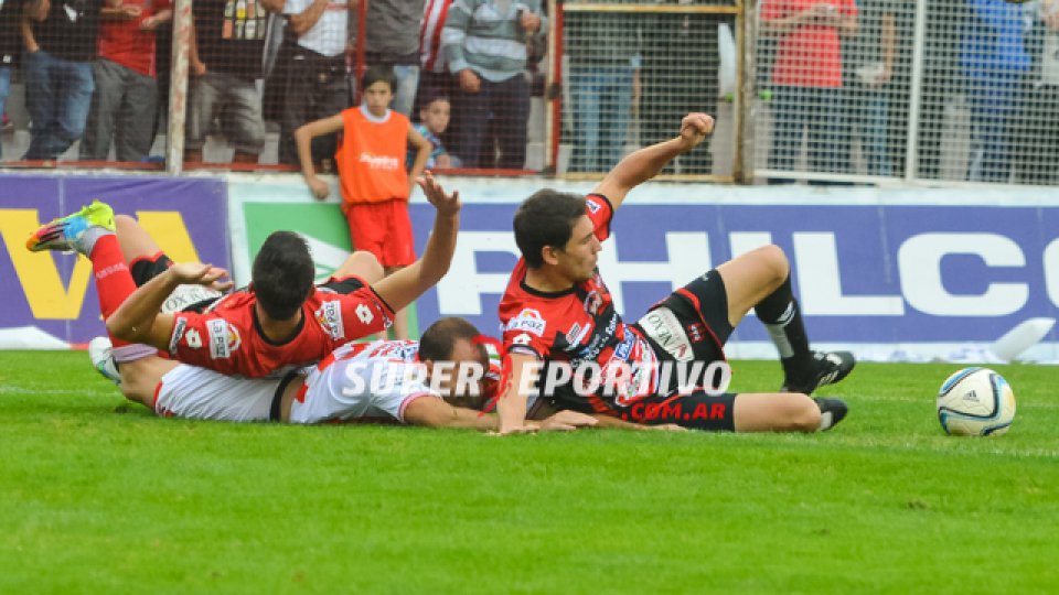 ARCHIVO: 29/06/2015 . Atlético Paraná vs Patronato por la B Nacional.