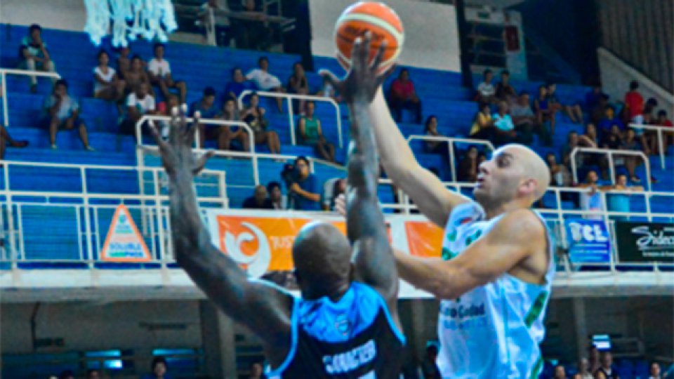 Echagüe no pudo con Atenas de Córdoba como local.