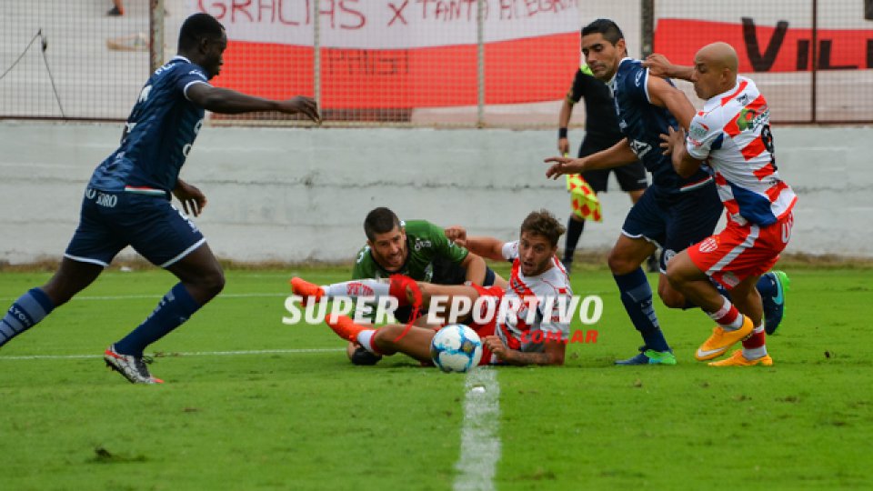El Gato no consiguió los tres puntos que necesitaba para despegar.