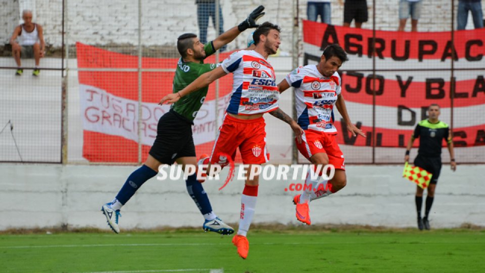 El Gato no consiguió los tres puntos que necesitaba para despegar.