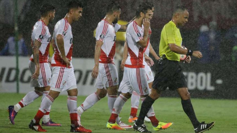 River tuvo un gran debut copero y ganó en Colombia.