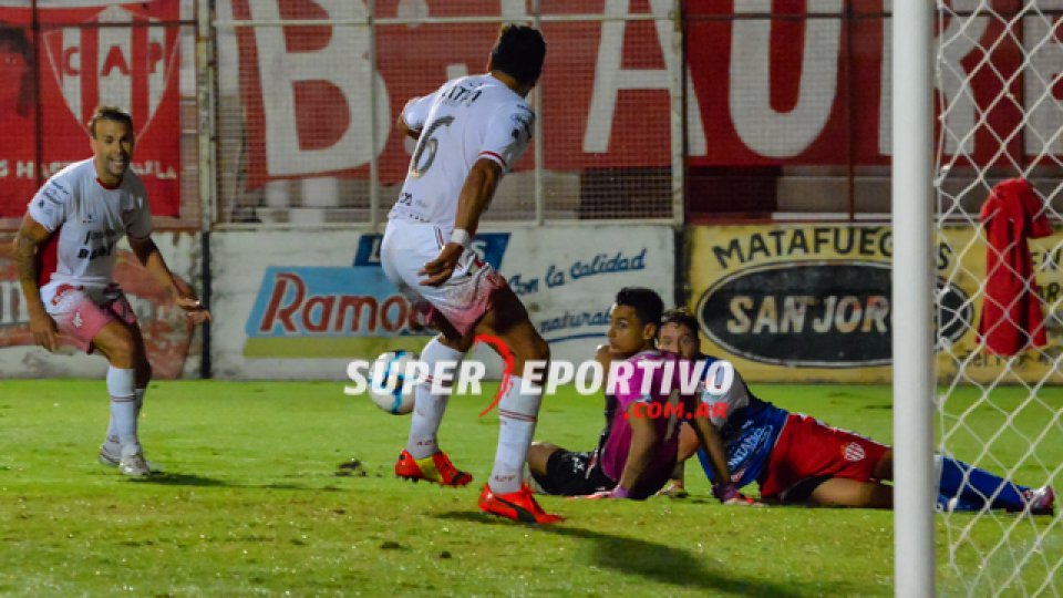 El Gato jugó, luchó y fue inteligente para superar a la Gloria en el Mutio.