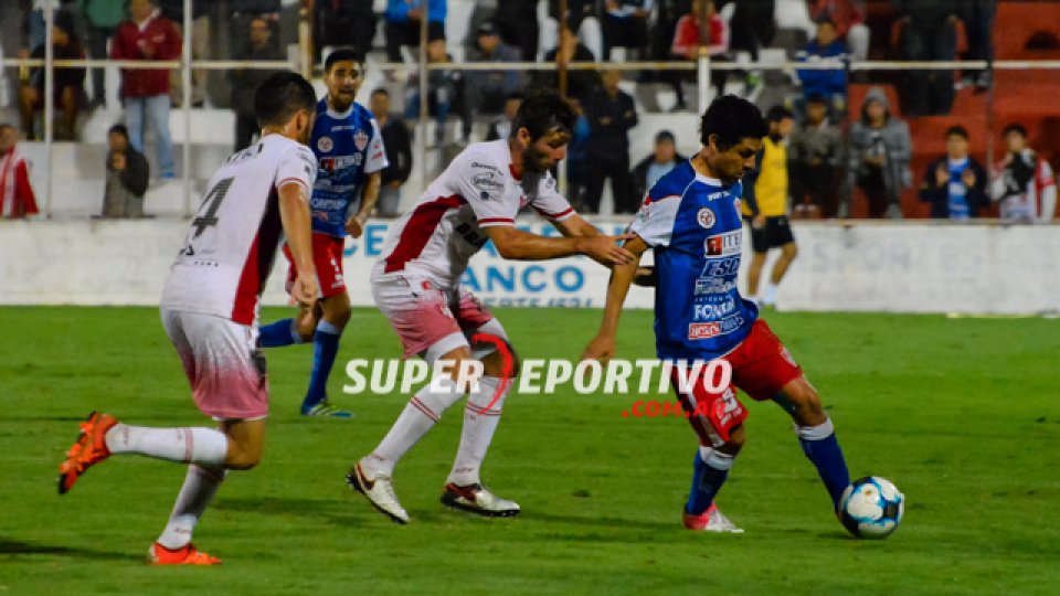 El Gato jugó, luchó y fue inteligente para superar a la Gloria en el Mutio.