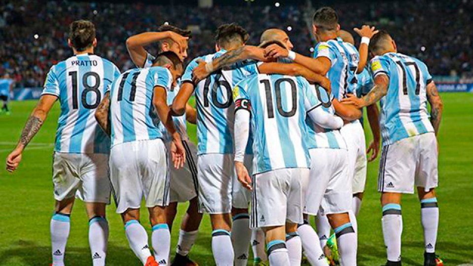 Argentina y Chile se enfrentan en un duelo decisivo por las Eliminatorias.
