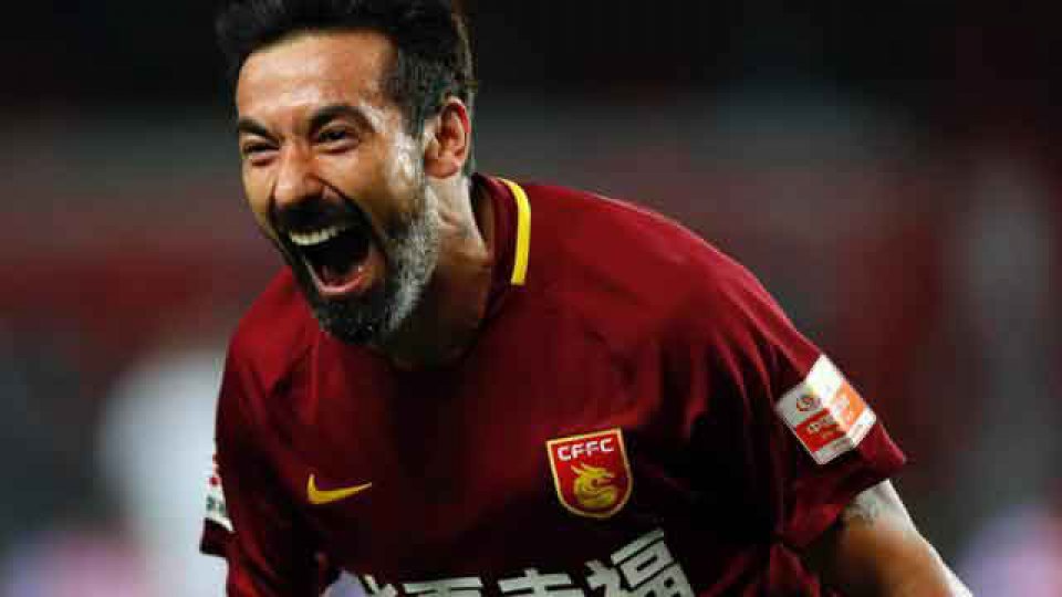 El Pocho jugó 16 partidos y marcó 2 goles con al casaca del Hebei China Fortune.