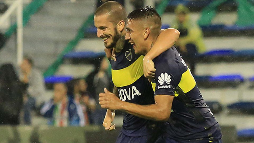 Boca le ganó Vélez y mantiene la distancia en la punta del torneo.