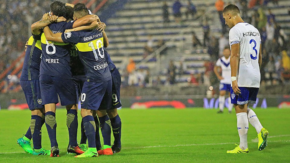 Boca le ganó Vélez y mantiene la distancia en la punta del torneo.
