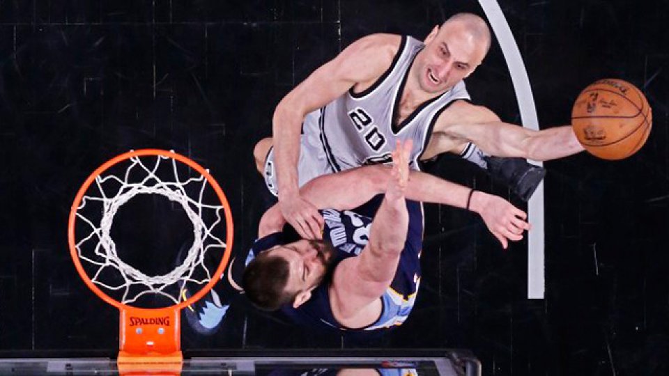 Manu Ginóbili, dentro de los 100 mejores deportistas de la historia. Manu Ginóbili, dentro de los 100 mejores deportistas de la historia.