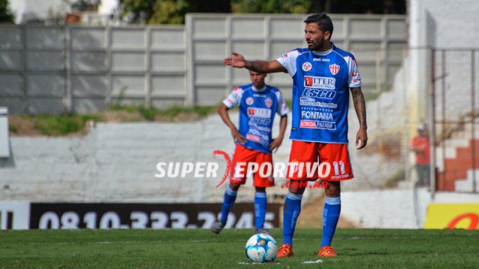 Atlético Paraná cayó ante Argentinos y se complica cada vez más con el descenso.