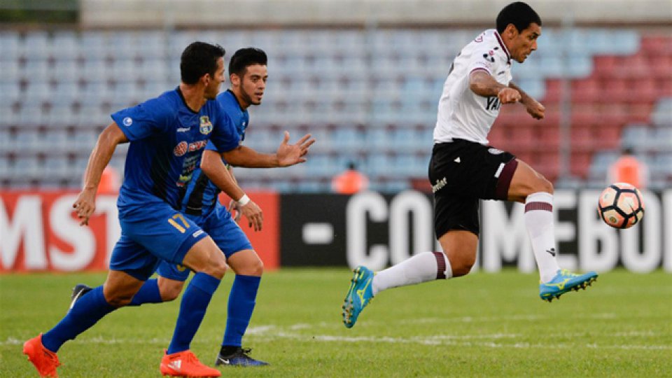 El Granate rescató un empate en Maracaibo y comparte la punta.