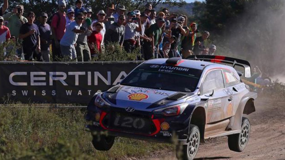 Neuville sacó la diferencia más estrecha en la historia del WRC en Argentina.
