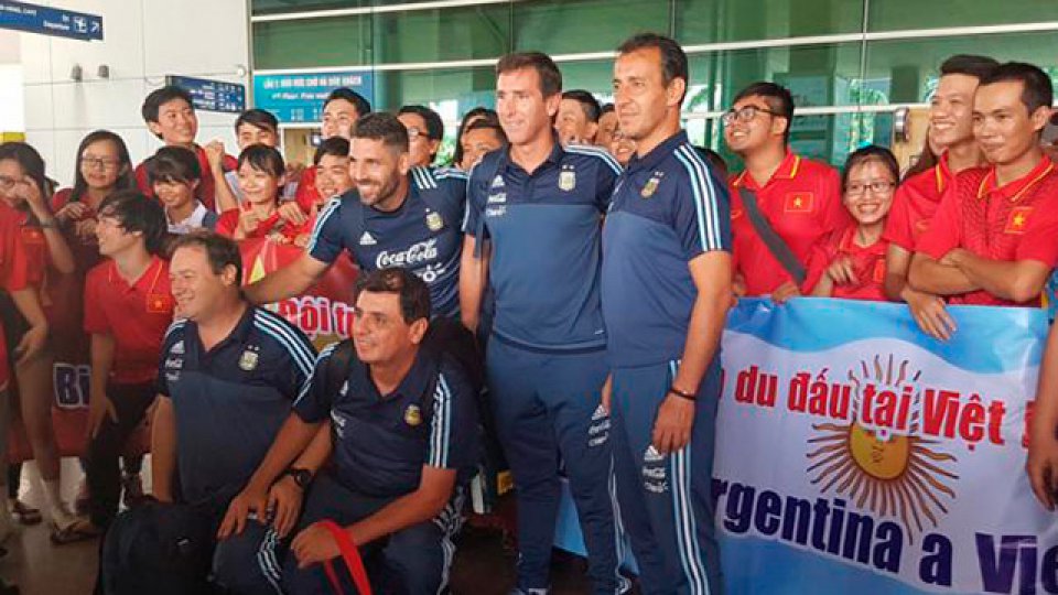La Selección nacional Sub 20 llegó a Vietnam.