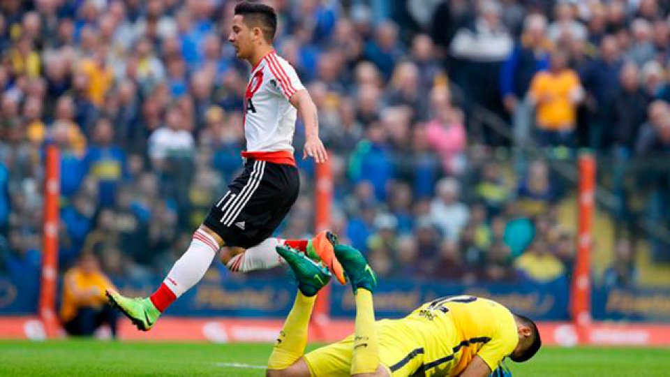 En un final vibrante, River ganó en la Bombonera y abrió el campeonato.