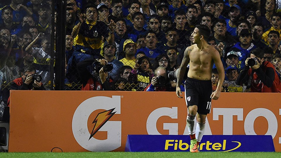 En un final vibrante, River ganó en la Bombonera y abrió el campeonato.