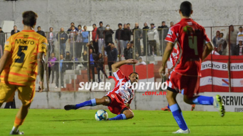 Atlético Paraná  juega en Puerto Madryn, y ante el escolta.