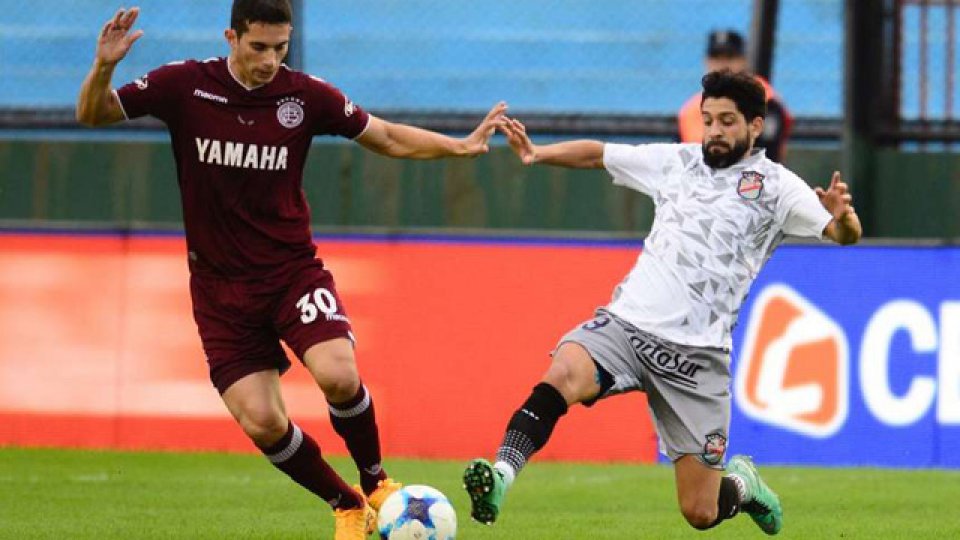 Denis la rompió en Sarandí y Lanús derrotó a Arsenal.