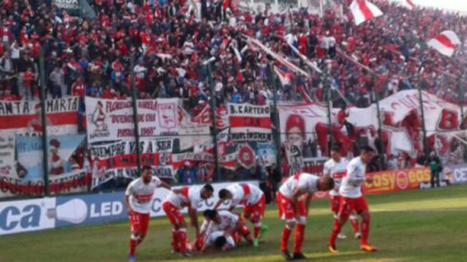 El Patrón perdió con el Gallo y estiró su mala racha a 12 duelos sin triunfos.