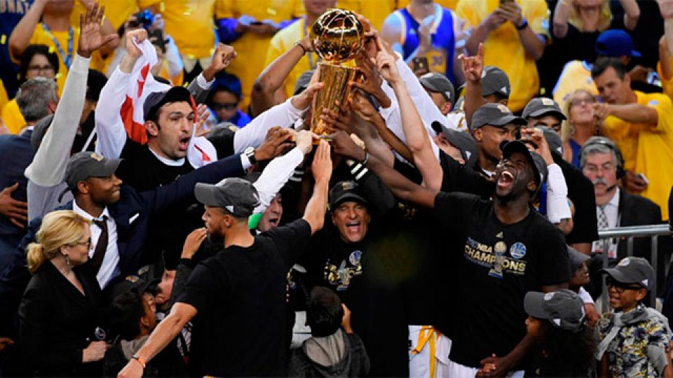 Golden State derrotó a Cleveland y se consagró campeón de la NBA.