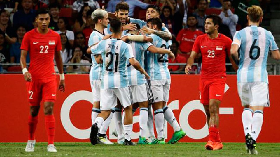 Argentina derrot&oacute; c&oacute;modamente a Singapur.
