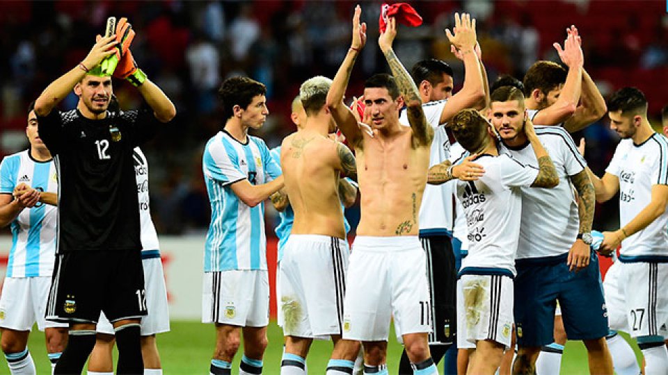Argentina derrot&oacute; c&oacute;modamente a Singapur.
