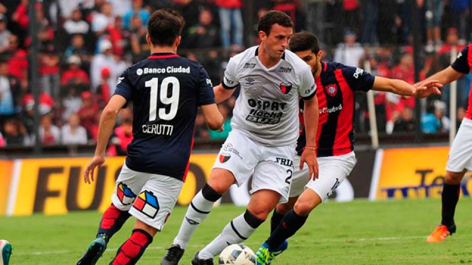 Colón-San Lorenzo juegan en Santa Fe.