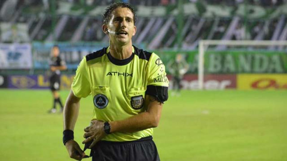 López dirigirá el choque entre el Rojinegro y el Decano tucumano en el Grella.