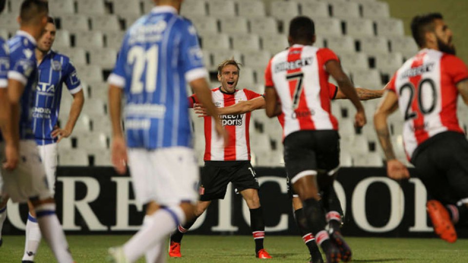 El Pincha ganó y tiene un pie en la Copa Libertadores.