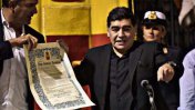 Diego Maradona fue distinguido como ciudadano honorario de Nápoles
